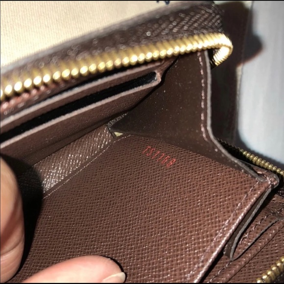 Louis Vuitton mini coin purse. - Picture 4 of 5